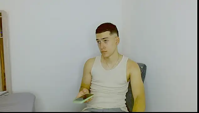 Snapshot of oliver___saint chatting on March 13, 2026, 11:32 pm oliver saint online show from March 13, 2026, 11:32 pm