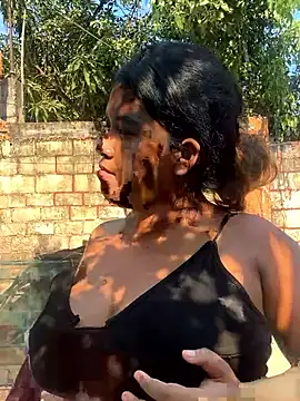 emi li82 online show from April 7, 2026, 10:33 pm