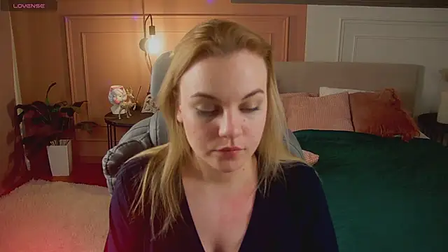 Glow Margo online show from April 4, 2026, 1:23 am