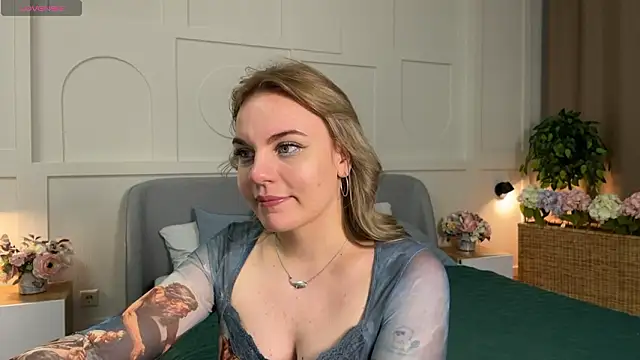 Snapshot of Glow_Margo chatting on February 28, 2026, 1:16 am Glow Margo online show from February 28, 2026, 1:16 am