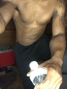 EricSwainn901 online show from May 21, 2026, 8:44 am