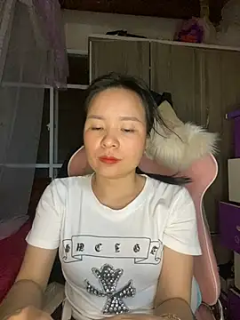 Snapshot of Ivy_Trix2 chatting on April 2, 2026, 2:35 pm Ivy Trix2 online show from April 2, 2026, 2:35 pm