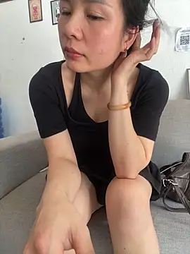 Snapshot of Ivy_Trix2 chatting on April 13, 2026, 3:43 am Ivy Trix2 online show from April 13, 2026, 3:43 am