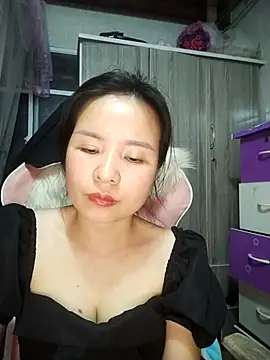 Snapshot of Ivy_Trix2 chatting on April 4, 2026, 3:07 pm Ivy Trix2 online show from April 4, 2026, 3:07 pm