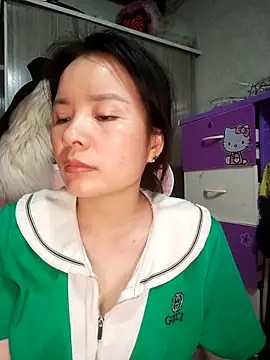 Snapshot of Ivy_Trix2 chatting on April 5, 2026, 3:19 pm Ivy Trix2 online show from April 5, 2026, 3:19 pm