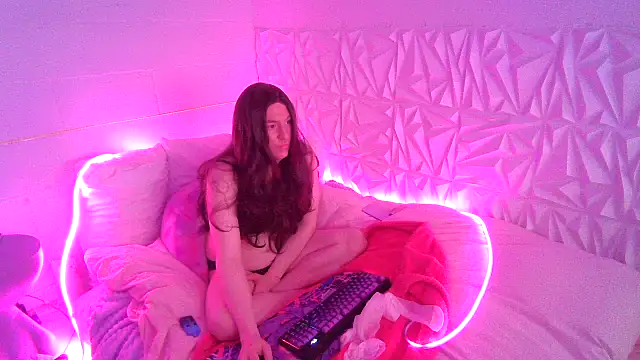 Snapshot of Moongirl117 chatting on February 28, 2026, 2:11 am Moongirl117 online show from February 28, 2026, 2:11 am