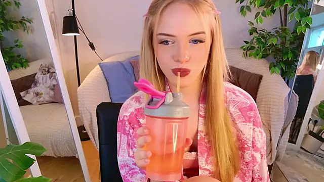 Snapshot of Dear_Tessa chatting on March 14, 2026, 1:39 pm Dear Tessa online show from March 14, 2026, 1:39 pm