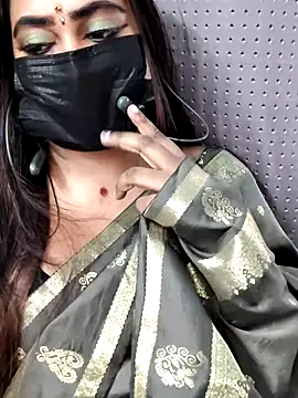 Cutie Nila online show from April 13, 2026, 5:11 am