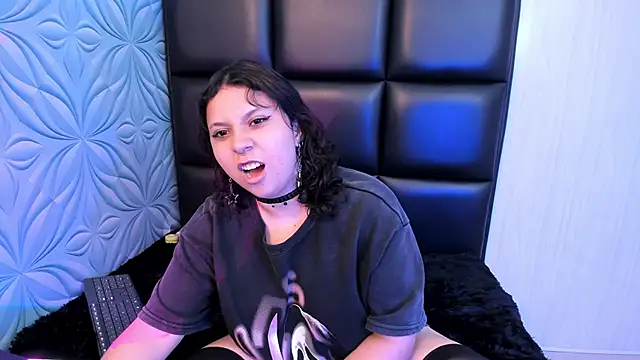 Snapshot of dannixxxluv chatting on March 4, 2026, 9:33 pm dannixxxluv online show from March 4, 2026, 9:33 pm