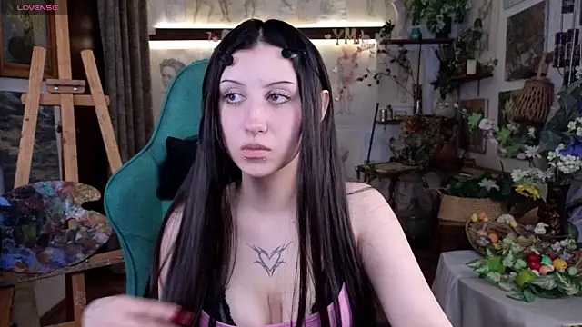 EffieMeowley online show from April 12, 2026, 2:09 pm