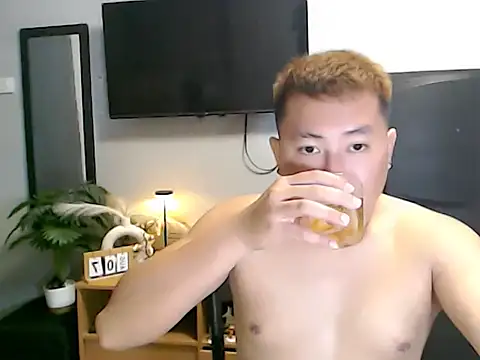 Bigdaddybear888 online show from August 6, 2026, 8:37 pm