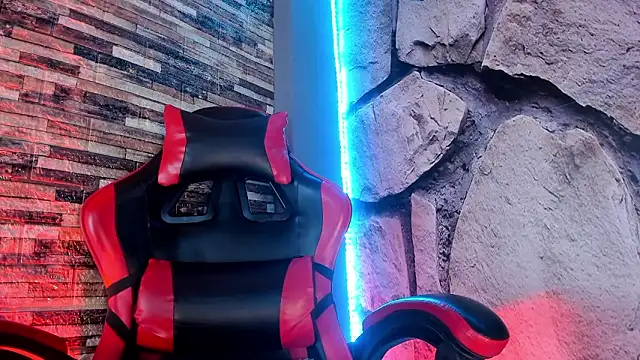 Snapshot of _Macadamiia_ chatting on March 21, 2026, 8:19 am Macadamiia online show from March 21, 2026, 8:19 am