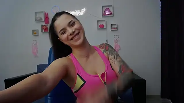 LauraLora3 online show from April 7, 2026, 9:11 am