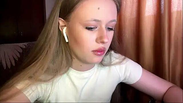 Snapshot of lisa_high chatting on February 27, 2026, 8:14 am lisa high online show from February 27, 2026, 8:14 am