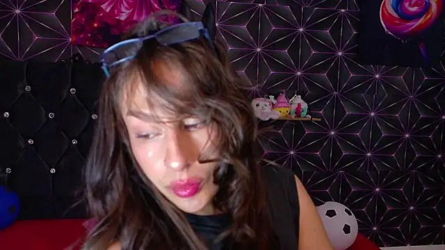 Miis Beella online show from July 9, 2026, 12:48 pm