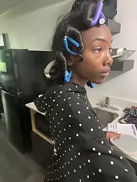 Snapshot of Loopsies chatting on April 16, 2026, 4:30 pm Loopsies online show from April 16, 2026, 4:30 pm