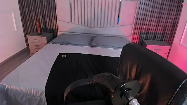 Emberrvelvet online show from March 21, 2026, 8:19 am