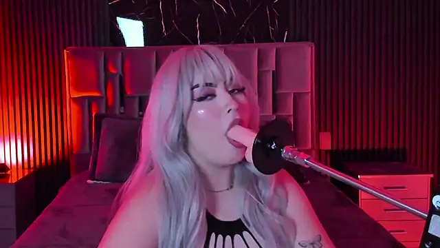 Emberrvelvet online show from March 6, 2026, 4:07 am