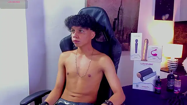 Snapshot of Taylor_Black_01 chatting on February 25, 2026, 11:48 pm Taylor Black 01 online show from February 25, 2026, 11:48 pm