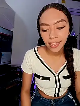 Snapshot of ritzabeth_daniel chatting on March 13, 2026, 1:32 am ritzabeth daniel online show from March 13, 2026, 1:32 am