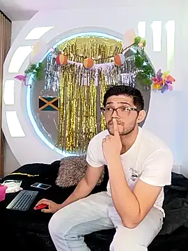 Snapshot of ritzabeth_daniel chatting on April 4, 2026, 2:29 am ritzabeth daniel online show from April 4, 2026, 2:29 am