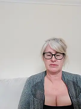 Snapshot of FlirtyFleur-x chatting on April 5, 2026, 2:46 pm FlirtyFleur-x online show from April 5, 2026, 2:46 pm