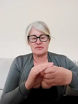 Snapshot of FlirtyFleur-x chatting on April 3, 2026, 11:16 am FlirtyFleur-x online show from April 3, 2026, 11:16 am