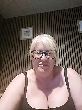 FlirtyFleur-x online show from May 16, 2026, 8:41 pm