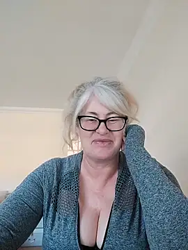 Snapshot of FlirtyFleur-x chatting on April 2, 2026, 7:04 am FlirtyFleur-x online show from April 2, 2026, 7:04 am