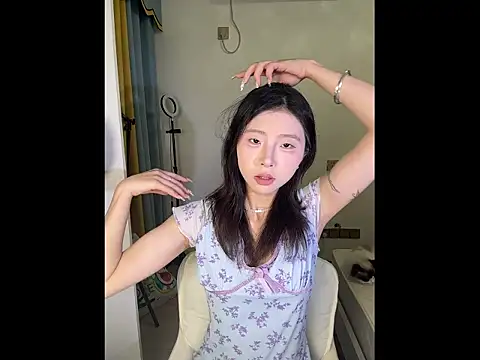 Y--F--LOVE online show from April 20, 2026, 1:24 pm