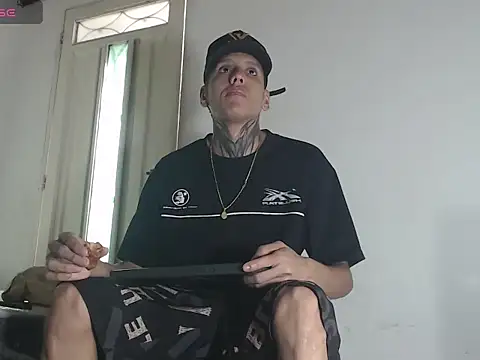 gabriel reyes21 online show from July 3, 2026, 12:33 pm