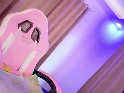 Maxinelove1 online show from March 21, 2026, 7:42 am