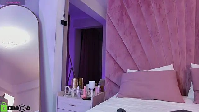 SiennaLiebe online show from March 13, 2026, 7:08 pm