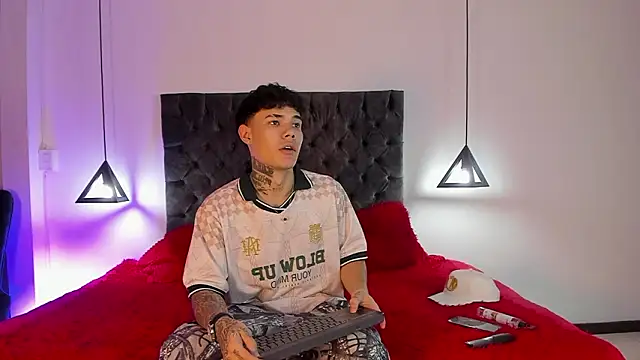 im seven online show from February 28, 2026, 4:01 am