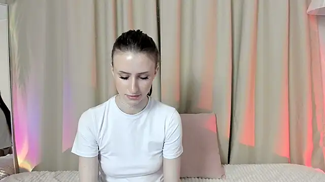 EllieRough online show from April 19, 2026, 6:21 pm