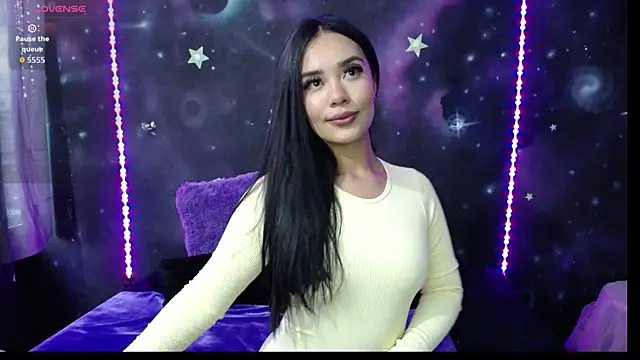 ValentinaRojass  online show from April 11, 2026, 2:43 pm
