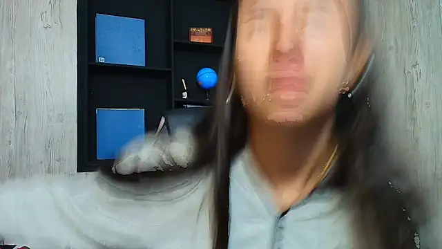 LilyRossi  online show from May 7, 2026, 12:52 pm