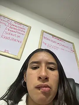 LilyRossi  online show from May 13, 2026, 12:12 pm