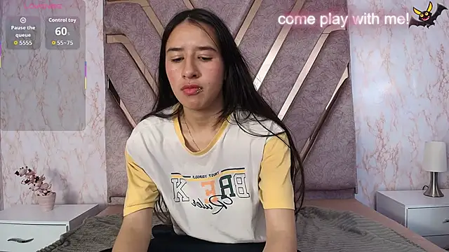 LilyRossi  online show from April 15, 2026, 4:11 pm