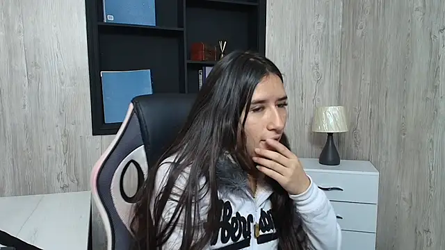 LilyRossi  online show from May 15, 2026, 1:53 pm