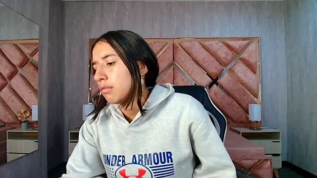 LilyRossi  online show from May 21, 2026, 12:35 pm