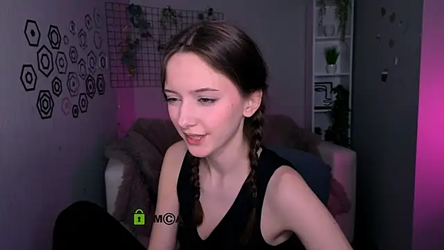 chloe ley online show from April 10, 2026, 6:09 am