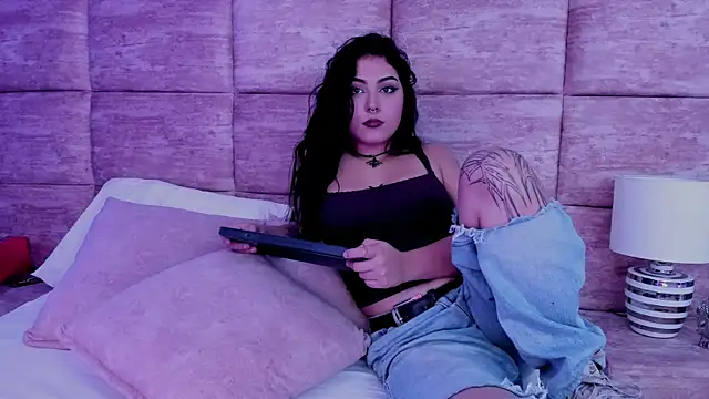 CaliferAndAurora online show from April 13, 2026, 3:54 am