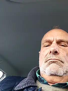 lui8181 online show from May 6, 2026, 4:33 pm