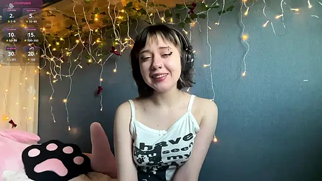 AueshaSimon online show from April 4, 2026, 4:19 am