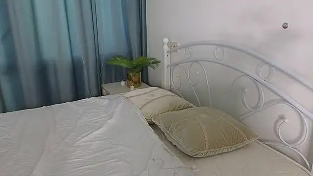 MollySally online show from May 25, 2026, 4:12 am