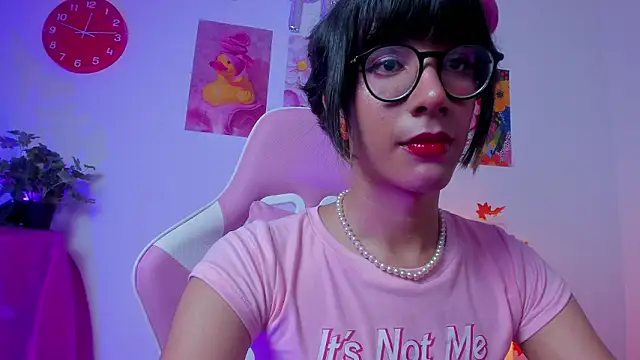 Snapshot of Madeline_21 chatting on March 2, 2026, 6:14 am Madeline 21 online show from March 2, 2026, 6:14 am