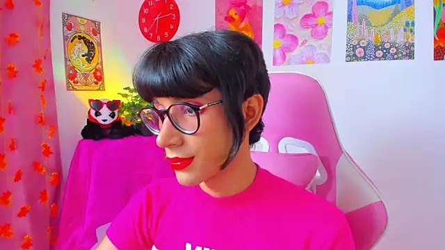 Madeline 21 online show from April 4, 2026, 12:12 pm