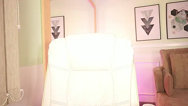 MandyCollins online show from April 8, 2026, 11:33 am