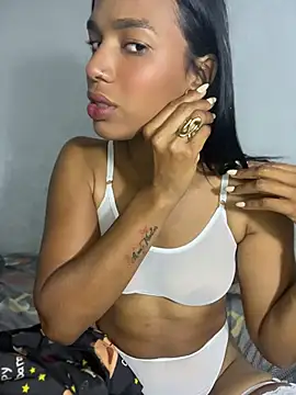 FlorSalvaje  online show from August 2, 2026, 1:04 am